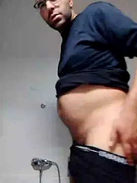 Snapshot of Passivello9 chatting on November 28, 2025, 2:14 am Passivello9 online show from November 28, 2025, 2:14 am