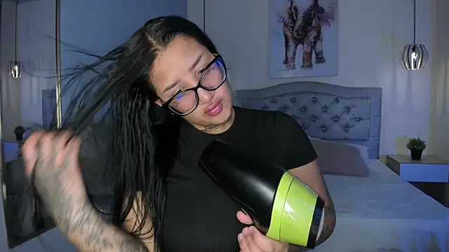 ayshel   online show from October 24, 2025, 9:11 pm