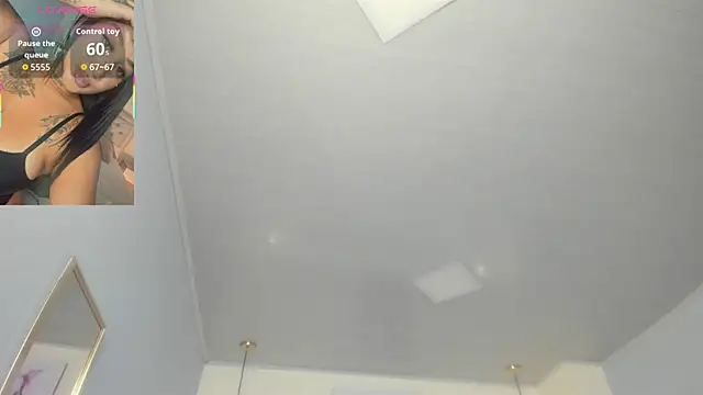 ayshel   online show from November 21, 2025, 3:38 am