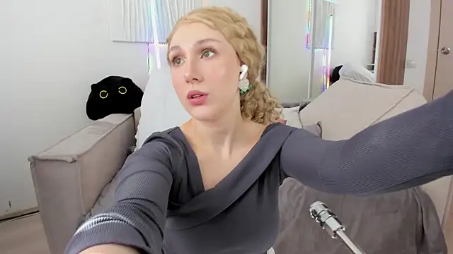 CarolMay online show from May 3, 2026, 5:46 am