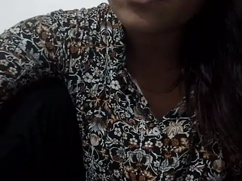 shekira99 online show from October 17, 2025, 2:52 pm