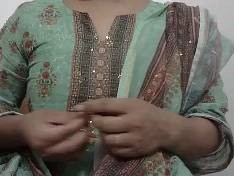 shekira99 online show from November 12, 2025, 3:01 pm