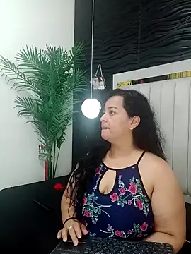 Snapshot of lucia_vonne_ chatting on January 8, 2025, 12:26 pm lucia vonne online show from January 8, 2025, 12:26 pm