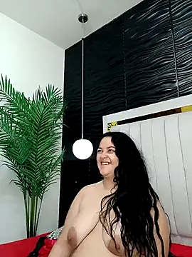 Snapshot of lucia_vonne_ chatting on February 7, 2025, 5:07 pm lucia vonne online show from February 7, 2025, 5:07 pm