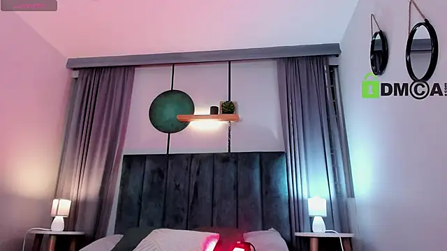 CoralineRicce  online show from November 4, 2025, 9:58 pm