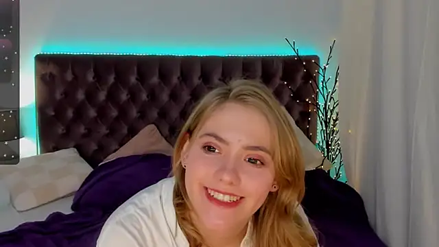 Snapshot of DellaRowe chatting on December 14, 2024, 10:56 am DellaRowe online show from December 14, 2024, 10:56 am