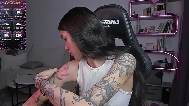 vinkitinkii online show from February 27, 2025, 6:40 am