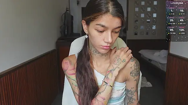 Snapshot of vinkitinkii chatting on February 8, 2026, 6:50 am vinkitinkii online show from February 8, 2026, 6:50 am