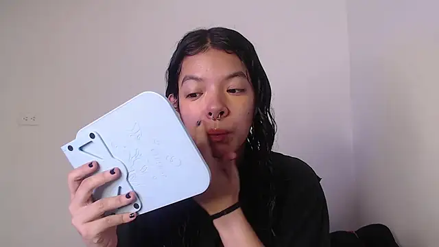 Snapshot of yungelitamor_ chatting on January 16, 2025, 4:49 am yungelitamor online show from January 16, 2025, 4:49 am