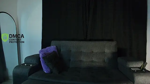 yungelitamor  online show from March 18, 2026, 5:21 am