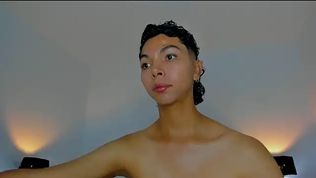 xhenisa  online show from November 29, 2025, 10:57 pm