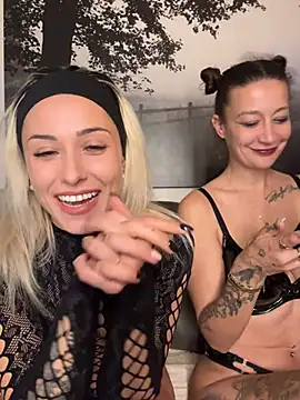 Snapshot of petrouchkaaa_ chatting on February 13, 2025, 8:45 pm petrouchkaaa online show from February 13, 2025, 8:45 pm