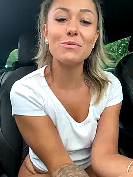 Snapshot of petrouchkaaa_ chatting on September 30, 2025, 10:09 am petrouchkaaa online show from September 30, 2025, 10:09 am