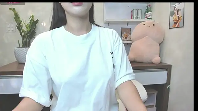 Snapshot of Mimini- chatting on October 1, 2025, 4:18 am Mimini- online show from October 1, 2025, 4:18 am