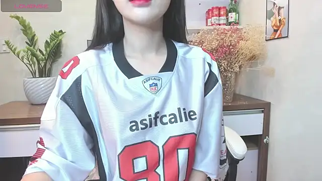 Snapshot of Mimini- chatting on November 2, 2025, 3:53 am Mimini- online show from November 2, 2025, 3:53 am