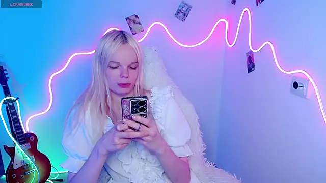 Emily Nyaffee online show from November 3, 2025, 3:13 pm