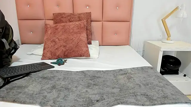 lhiamfit online show from December 16, 2025, 1:54 am