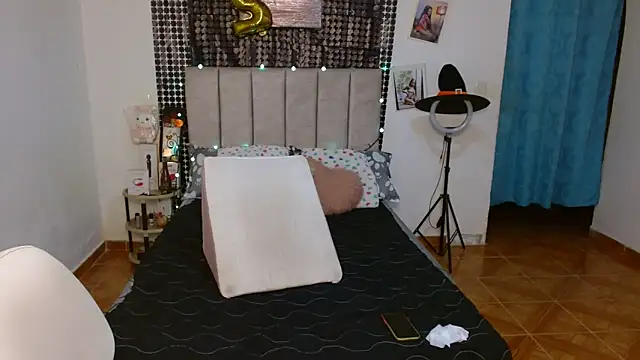 Snapshot of Wilson_Siara chatting on October 17, 2025, 4:04 am Wilson Siara online show from October 17, 2025, 4:04 am