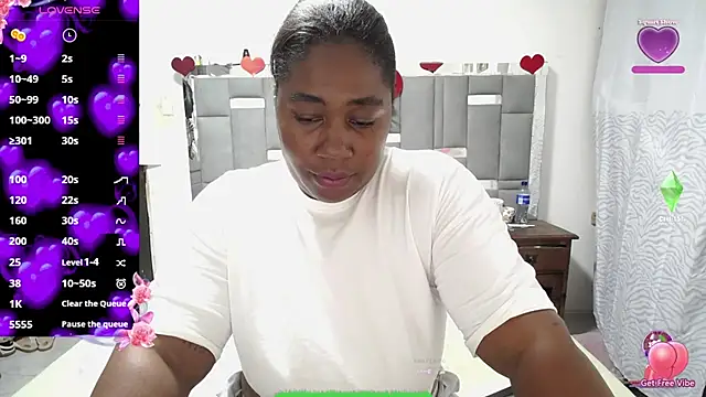 Snapshot of thickebonymilfF chatting on September 30, 2025, 3:33 am thickebonymilfF online show from September 30, 2025, 3:33 am