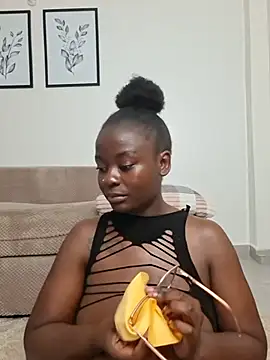 hornycreamybabe online show from August 3, 2026, 4:55 pm