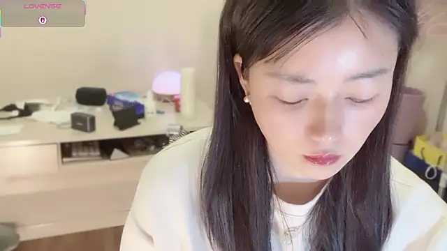 A-xena online show from December 3, 2025, 2:19 am