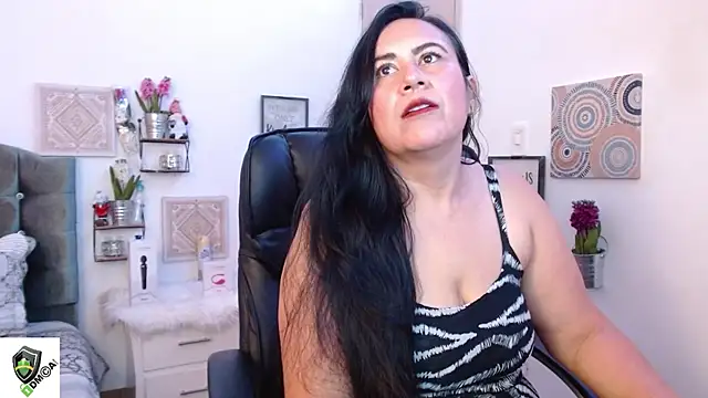 Snapshot of amalia_brunette chatting on December 13, 2024, 11:17 pm amalia brunette online show from December 13, 2024, 11:17 pm