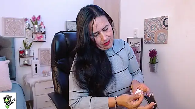 Snapshot of amalia_brunette chatting on January 4, 2025, 11:27 pm amalia brunette online show from January 4, 2025, 11:27 pm