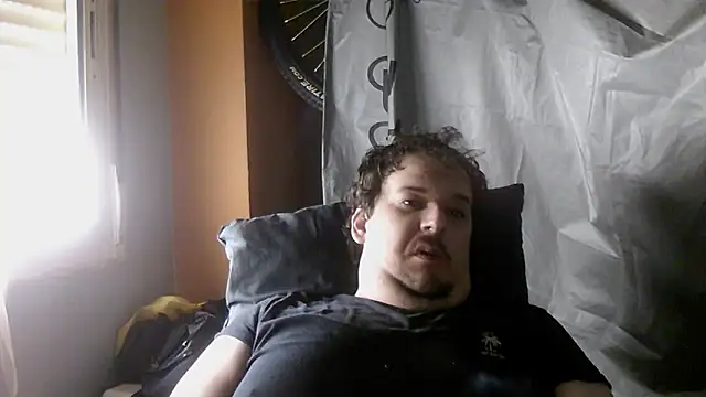 porkorossy online show from October 26, 2025, 9:04 am