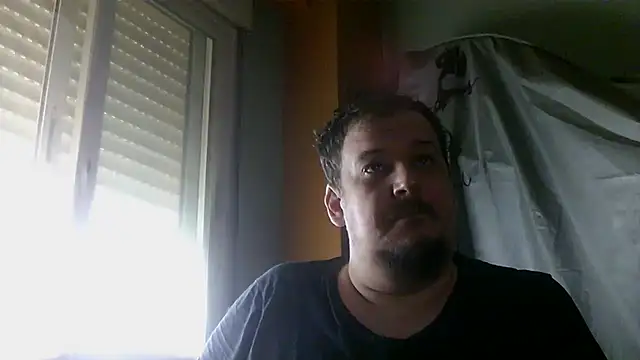 Snapshot of porkorossy chatting on April 18, 2026, 7:01 am porkorossy online show from April 18, 2026, 7:01 am