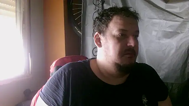 Snapshot of porkorossy chatting on April 19, 2026, 7:51 am porkorossy online show from April 19, 2026, 7:51 am