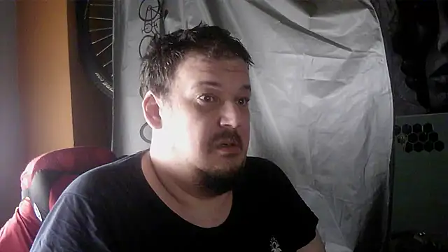 Snapshot of porkorossy chatting on April 21, 2026, 7:25 am porkorossy online show from April 21, 2026, 7:25 am