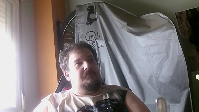 Snapshot of porkorossy chatting on May 21, 2026, 7:04 am porkorossy online show from May 21, 2026, 7:04 am