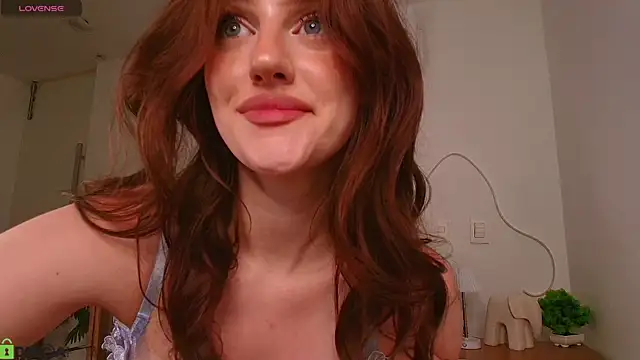 Snapshot of Skinny_Alice chatting on March 24, 2026, 11:32 pm Skinny Alice online show from March 24, 2026, 11:32 pm