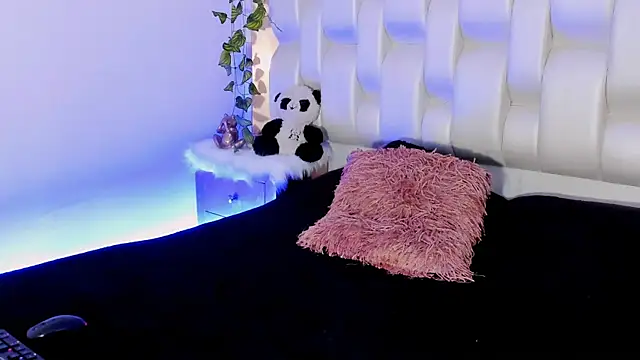 BeckyRusso online show from February 17, 2025, 6:04 pm