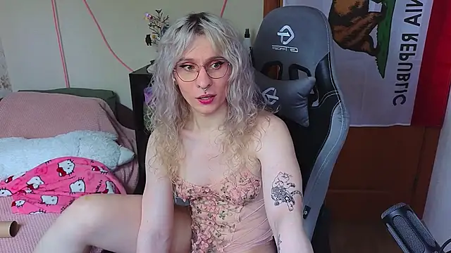 Lori Myaf online show from May 18, 2026, 2:12 pm
