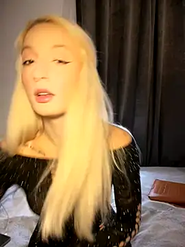 Ella Charm online show from November 20, 2025, 5:12 pm