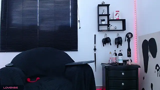 Snapshot of KinkyAllisonSub chatting on December 11, 2024, 5:37 pm KinkyAllisonSub online show from December 11, 2024, 5:37 pm