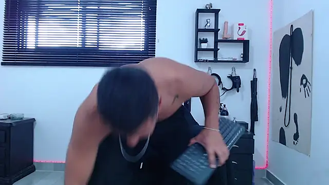 Snapshot of KinkyAllisonSub chatting on December 30, 2024, 7:21 pm KinkyAllisonSub online show from December 30, 2024, 7:21 pm