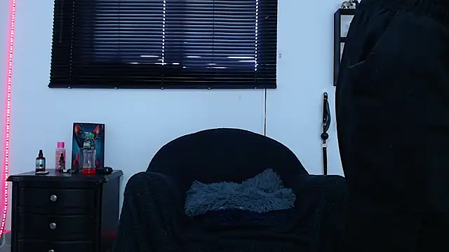 Snapshot of KinkyAllisonSub chatting on February 18, 2025, 2:59 pm KinkyAllisonSub online show from February 18, 2025, 2:59 pm