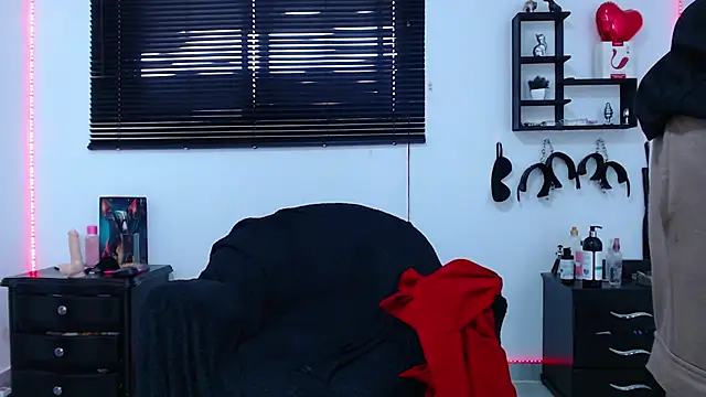 Snapshot of KinkyAllisonSub chatting on February 22, 2025, 9:15 pm KinkyAllisonSub online show from February 22, 2025, 9:15 pm