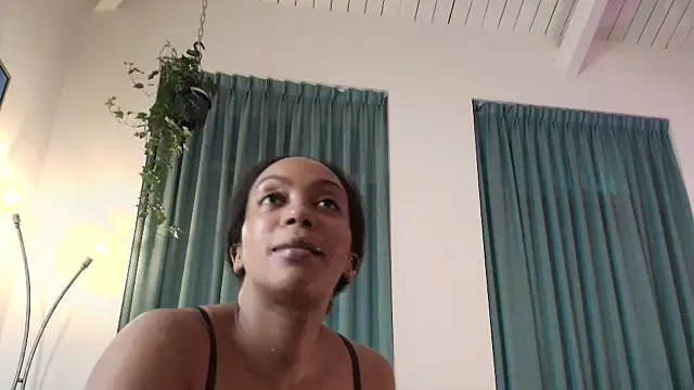 Snapshot of ROXYNL chatting on February 19, 2026, 5:53 pm ROXYNL online show from February 19, 2026, 5:53 pm