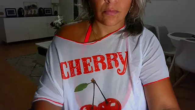 Snapshot of sarametisse26 chatting on September 25, 2025, 7:01 am sarametisse26 online show from September 25, 2025, 7:01 am