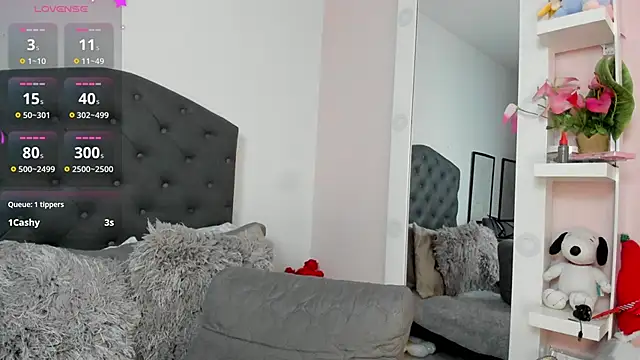 cutewhitneyr online show from March 10, 2025, 11:53 am