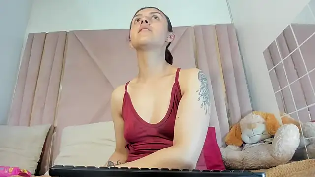 AngelaLinaresx69 online show from November 11, 2025, 9:04 pm