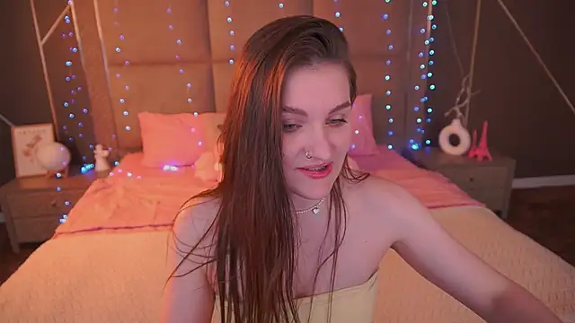 EmmyCharmm online show from February 4, 2026, 6:52 am