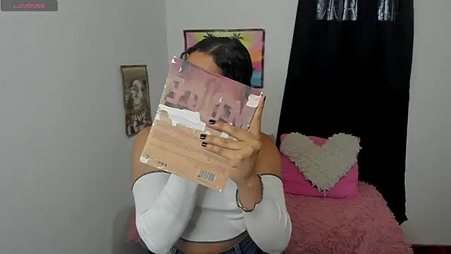 Snapshot of Andrys_ chatting on November 7, 2025, 9:59 pm Andrys online show from November 7, 2025, 9:59 pm