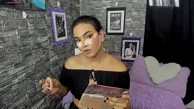 Snapshot of Andrys_ chatting on November 11, 2025, 8:42 pm Andrys online show from November 11, 2025, 8:42 pm