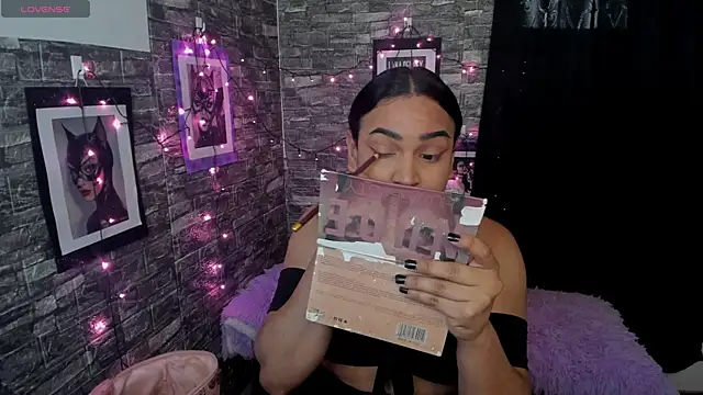 Snapshot of Andrys_ chatting on November 20, 2025, 9:47 pm Andrys online show from November 20, 2025, 9:47 pm