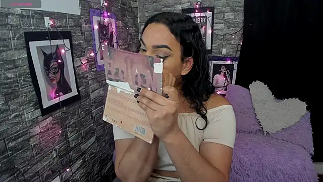 Snapshot of Andrys_ chatting on November 24, 2025, 10:53 pm Andrys online show from November 24, 2025, 10:53 pm