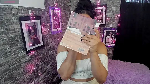 Snapshot of Andrys_ chatting on November 26, 2025, 8:32 pm Andrys online show from November 26, 2025, 8:32 pm